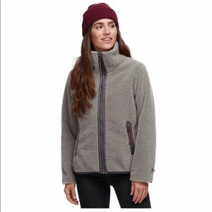gray divided sky Patagonia fleece jacket